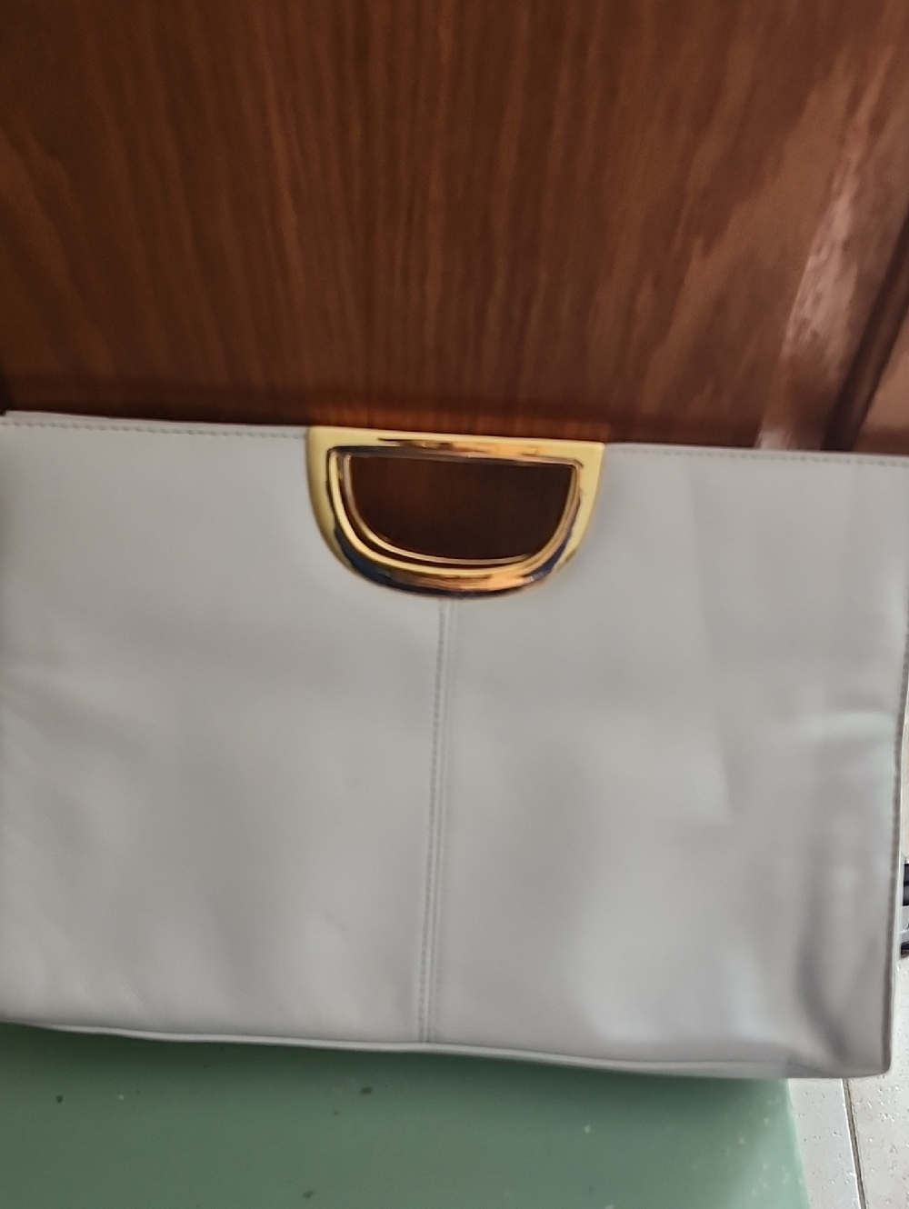 Vtg Giani Bernini  White Leather Clutch With Gold Tone Handles - Picture 6 of 16